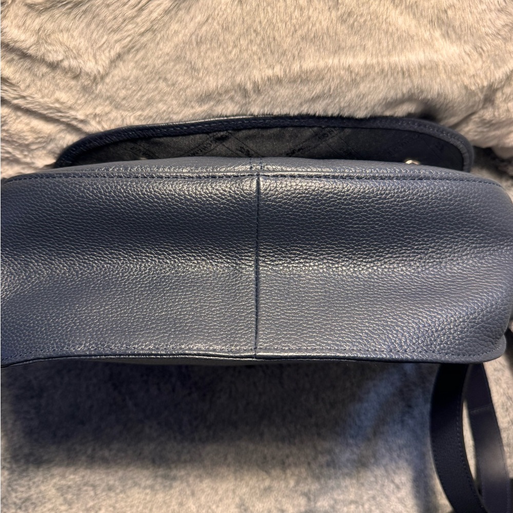 Longchamp Le Foulonne Saddle Bag. Beautiful,classic with plenty of pockets. - Picture 14 of 15
